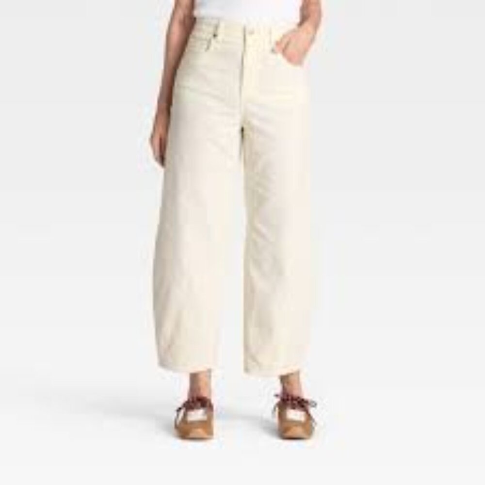 NWT- MID-RISE CURVED LEG BARREL JEANS - Picture 4 of 5